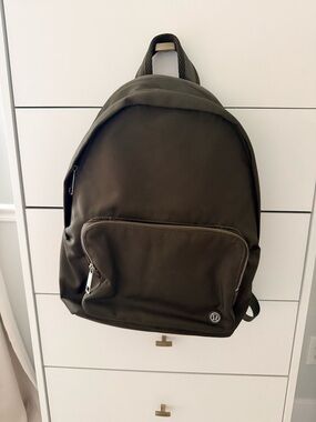 lululemon athletica Women’s Olive Green Everywhere 17L Backpack